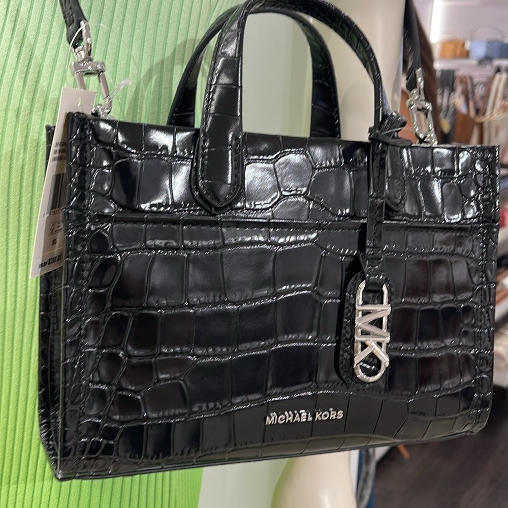 Michael Kors Gigi Small Crocodile Embossed Leather Messenger Bag
Black
NWT - Picture 13 of 16